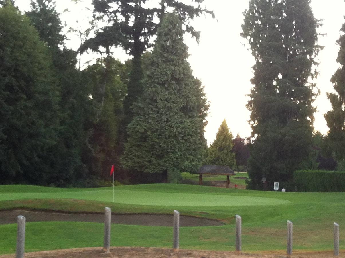 Crown Mansion Boutique Hotel & Villas Qualicum Beach Exterior foto